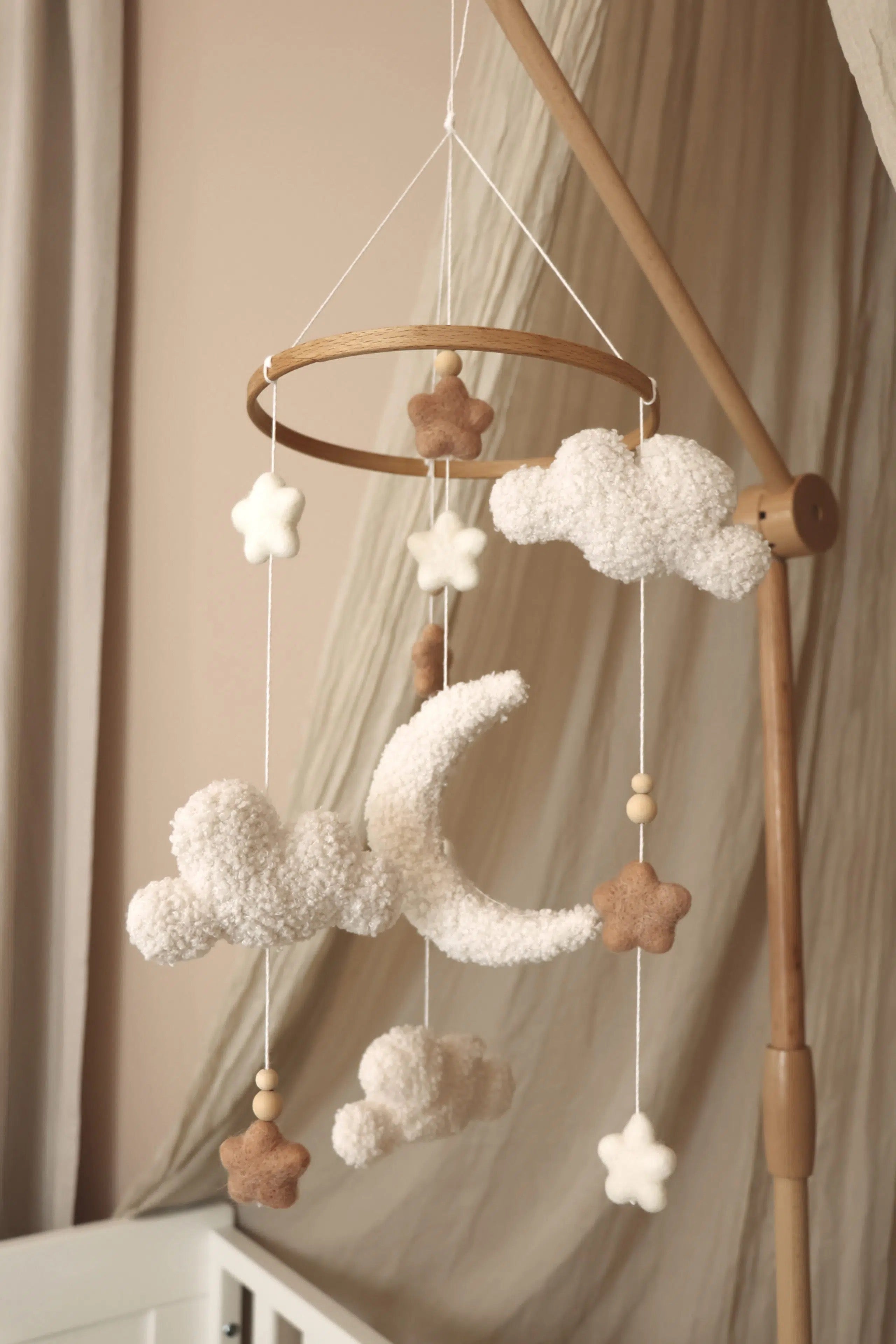 Mobiel fluffy clouds