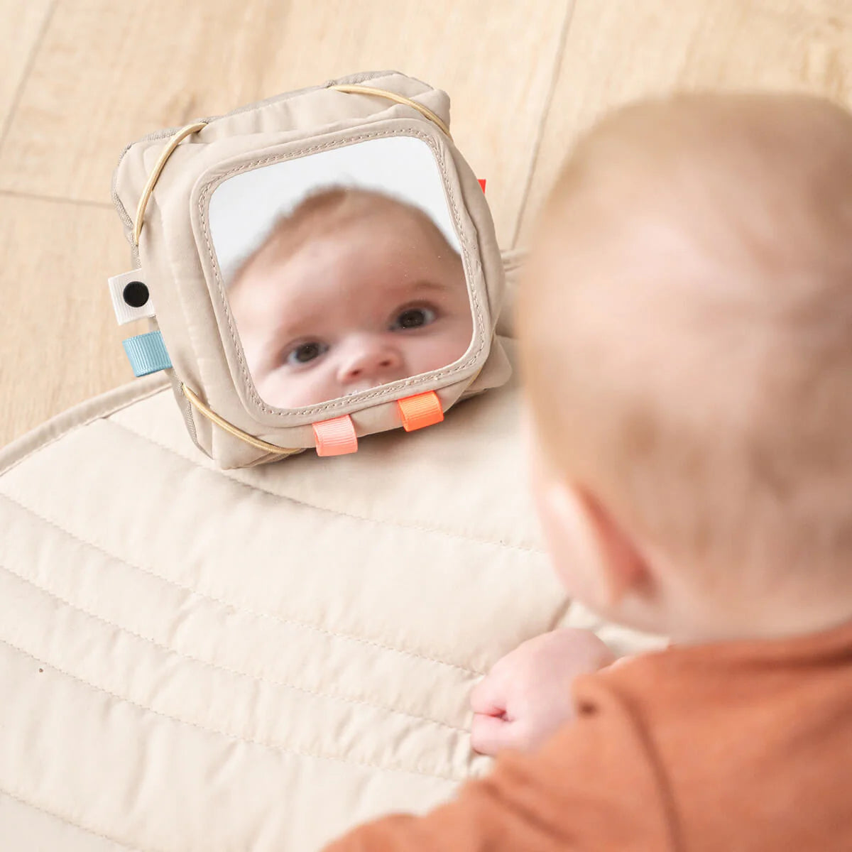 baby contrast card holder - deer friends - sand