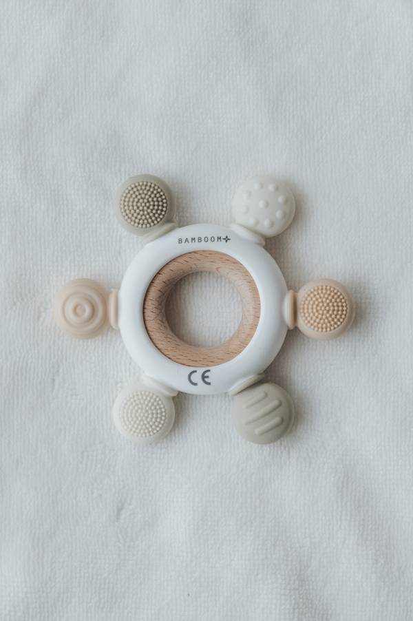 Bijtring van hout & silicone - CREAM