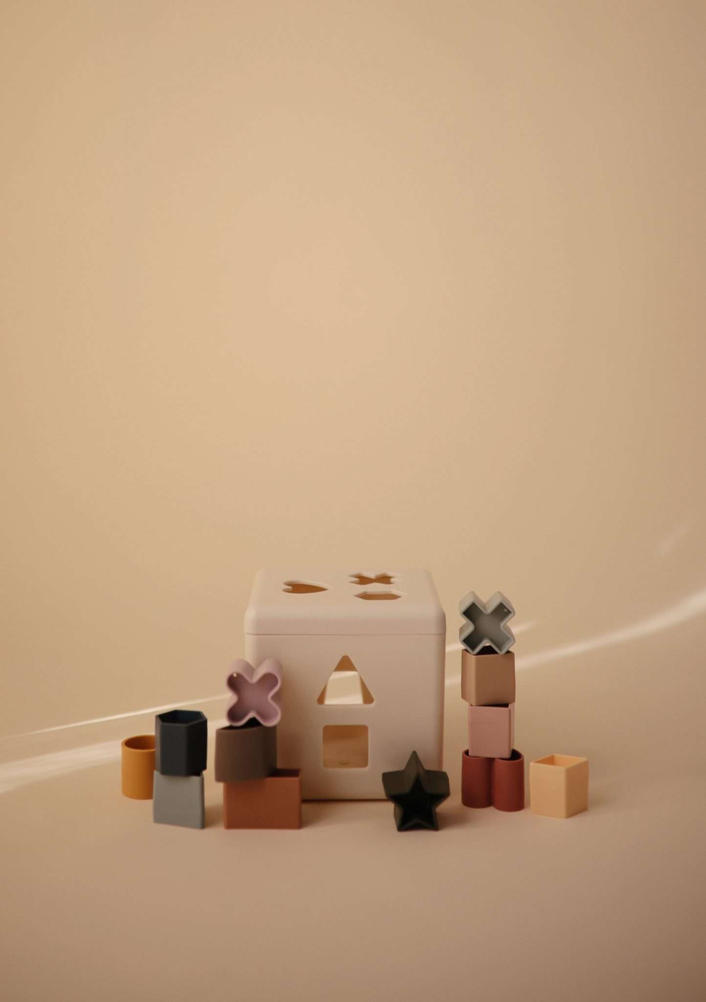 Shape sorting box - Mushie