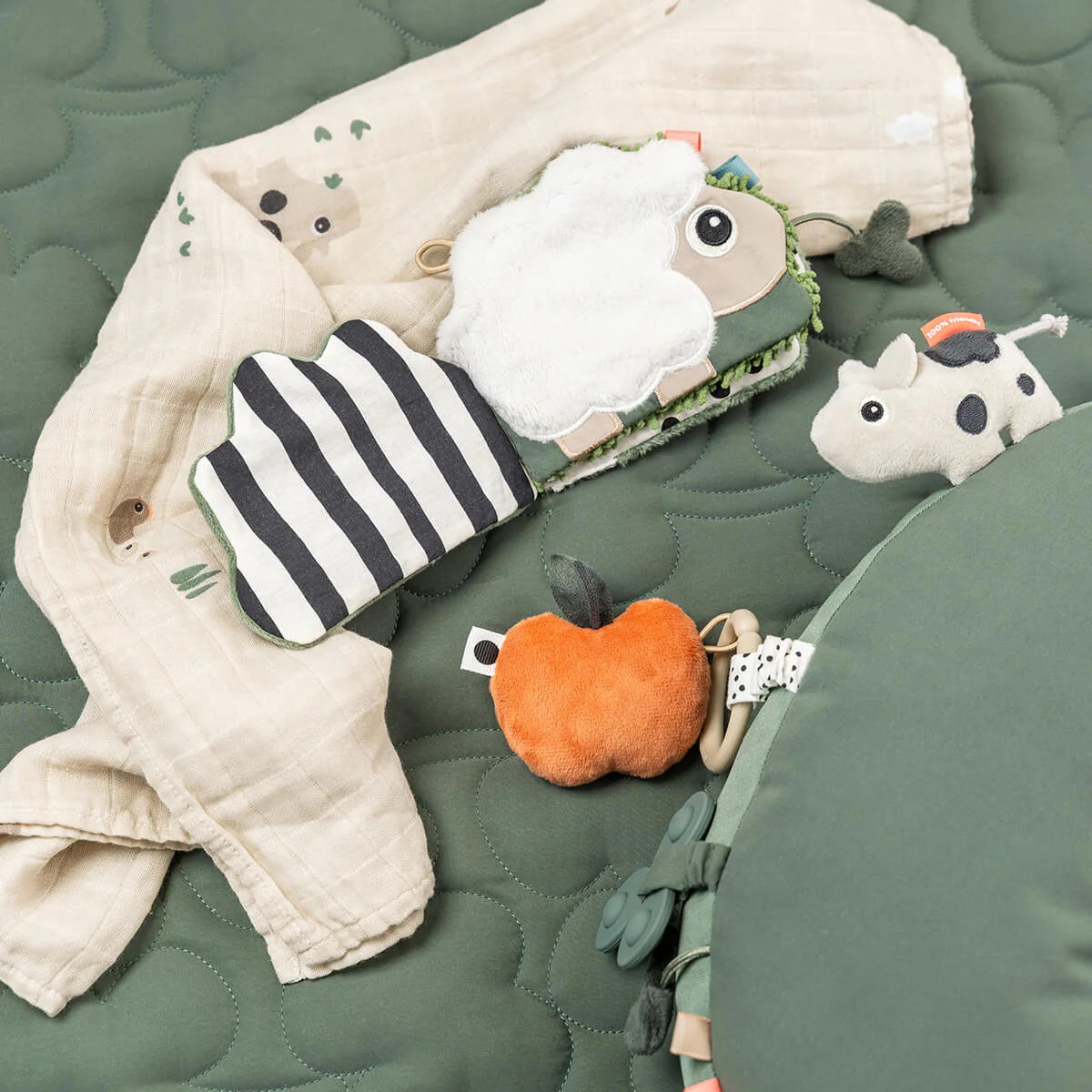 sensory baby book - tiny farm - colour mix