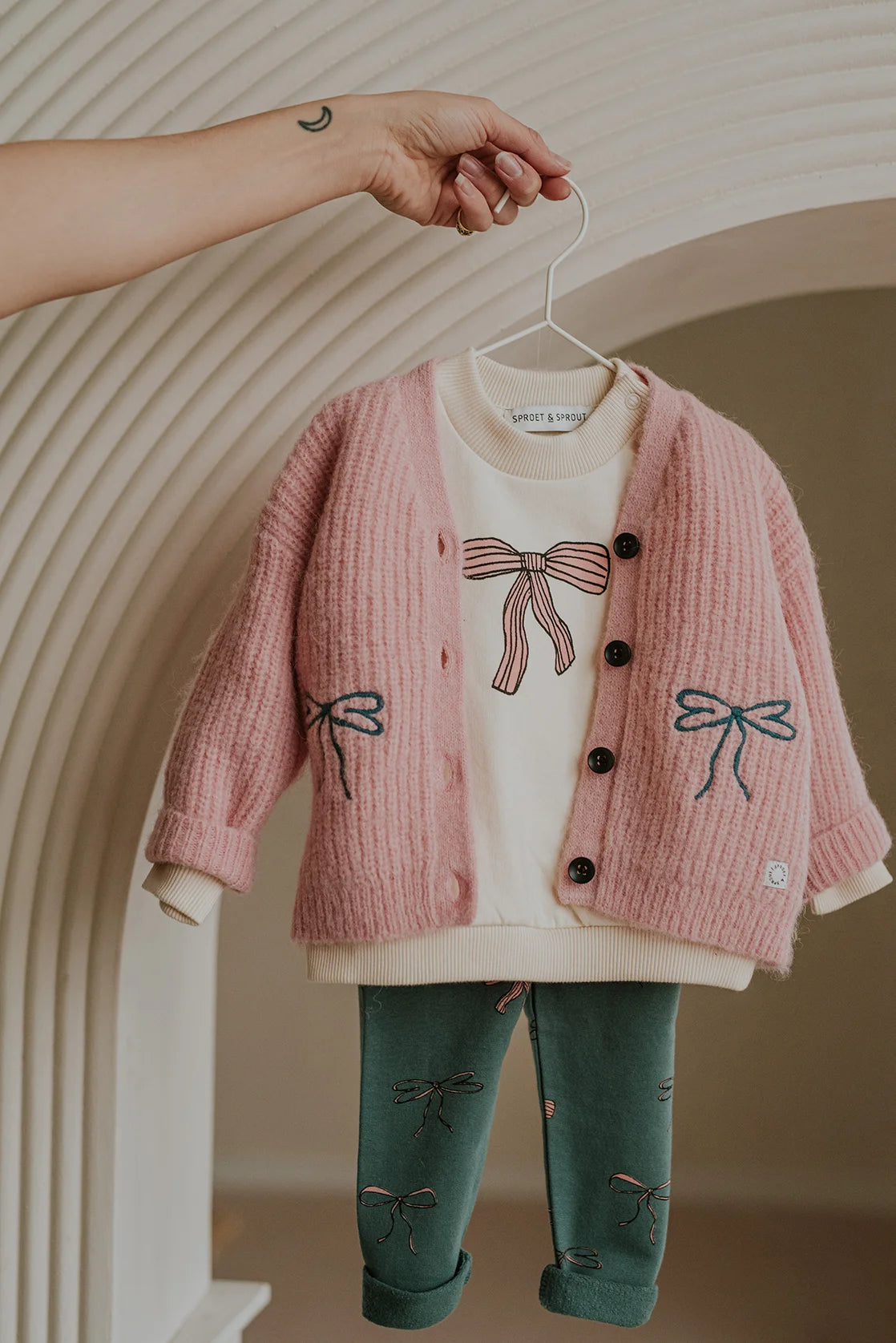 Cardigan bows