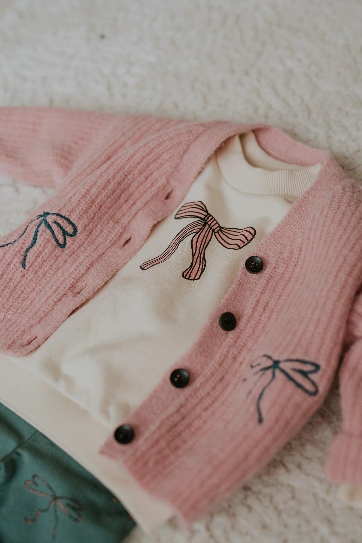 Cardigan bows