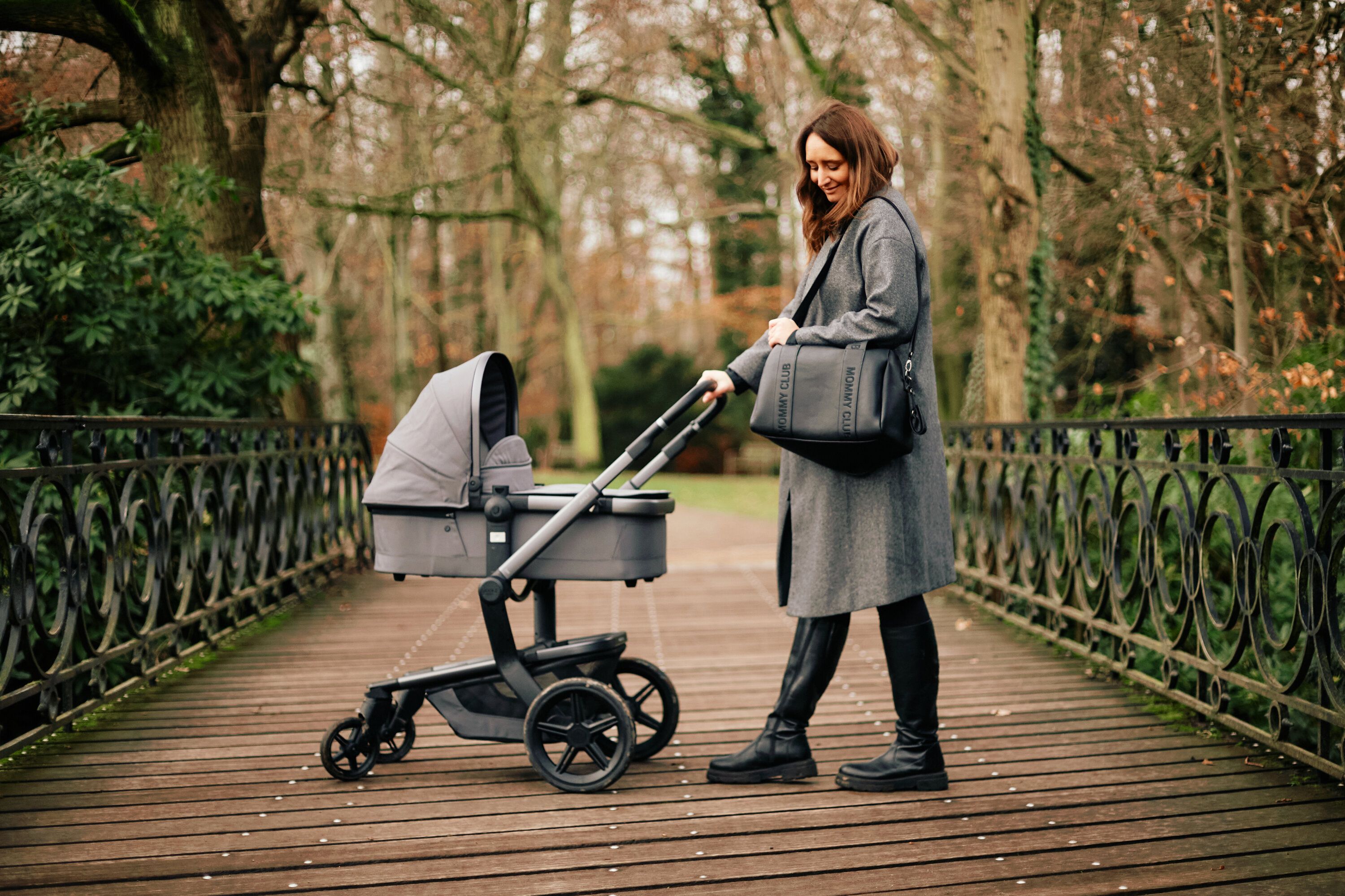 VERZORGINGSTAS MOMMY CLUB - SIGNATURE - VEGAN LEER - ZWART