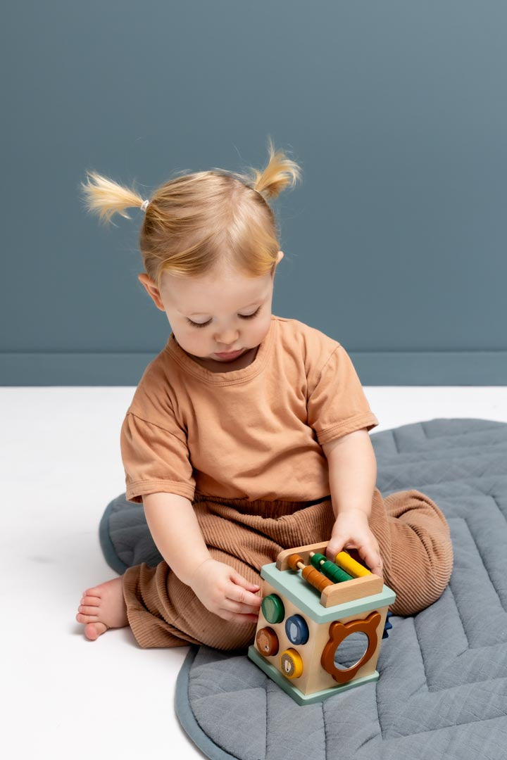 Houten kleine activiteitenkubus