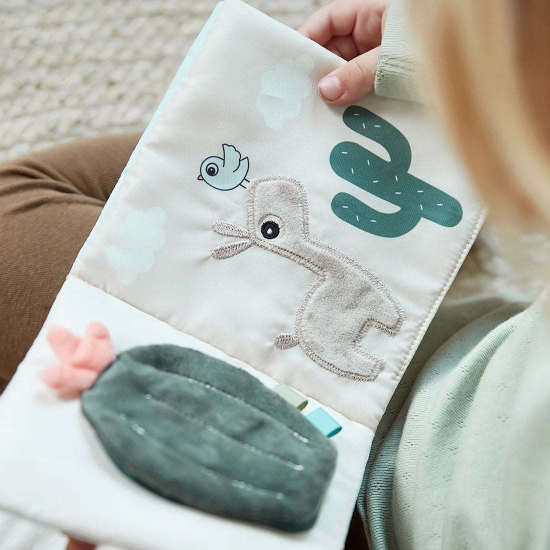 activity book - lalee - sand