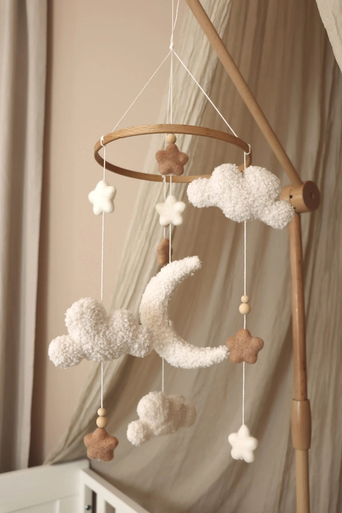 Mobiel fluffy clouds