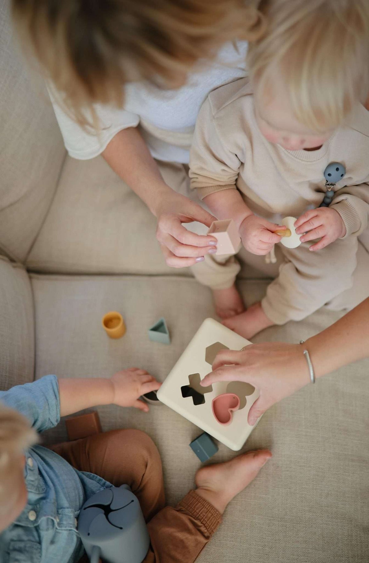 Shape sorting box - Mushie