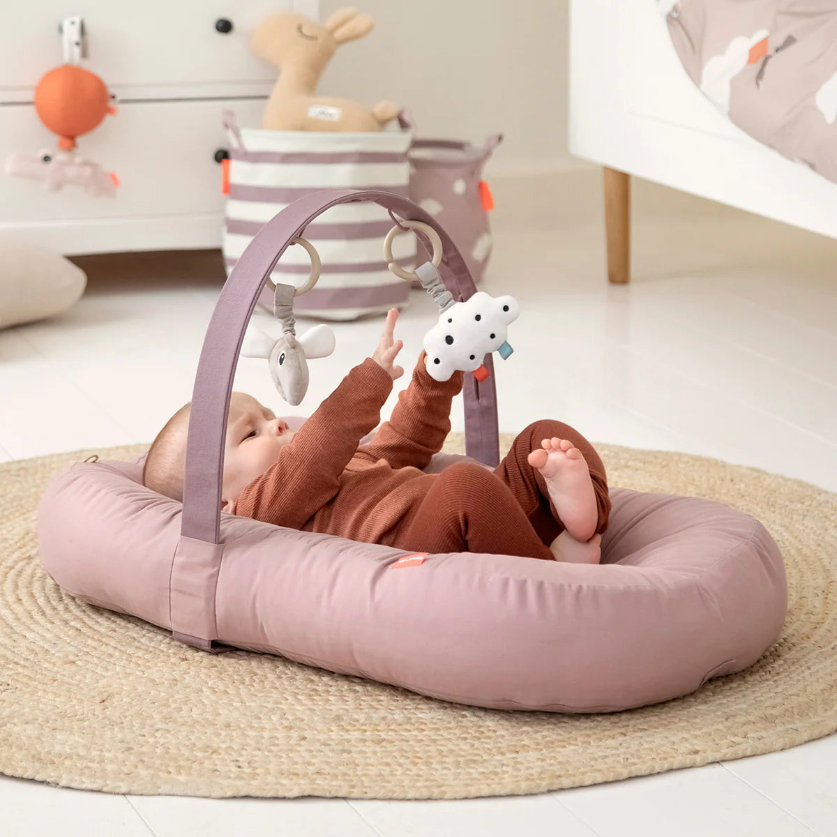 hanging activity toy 2 pcs - happy clouds - sand