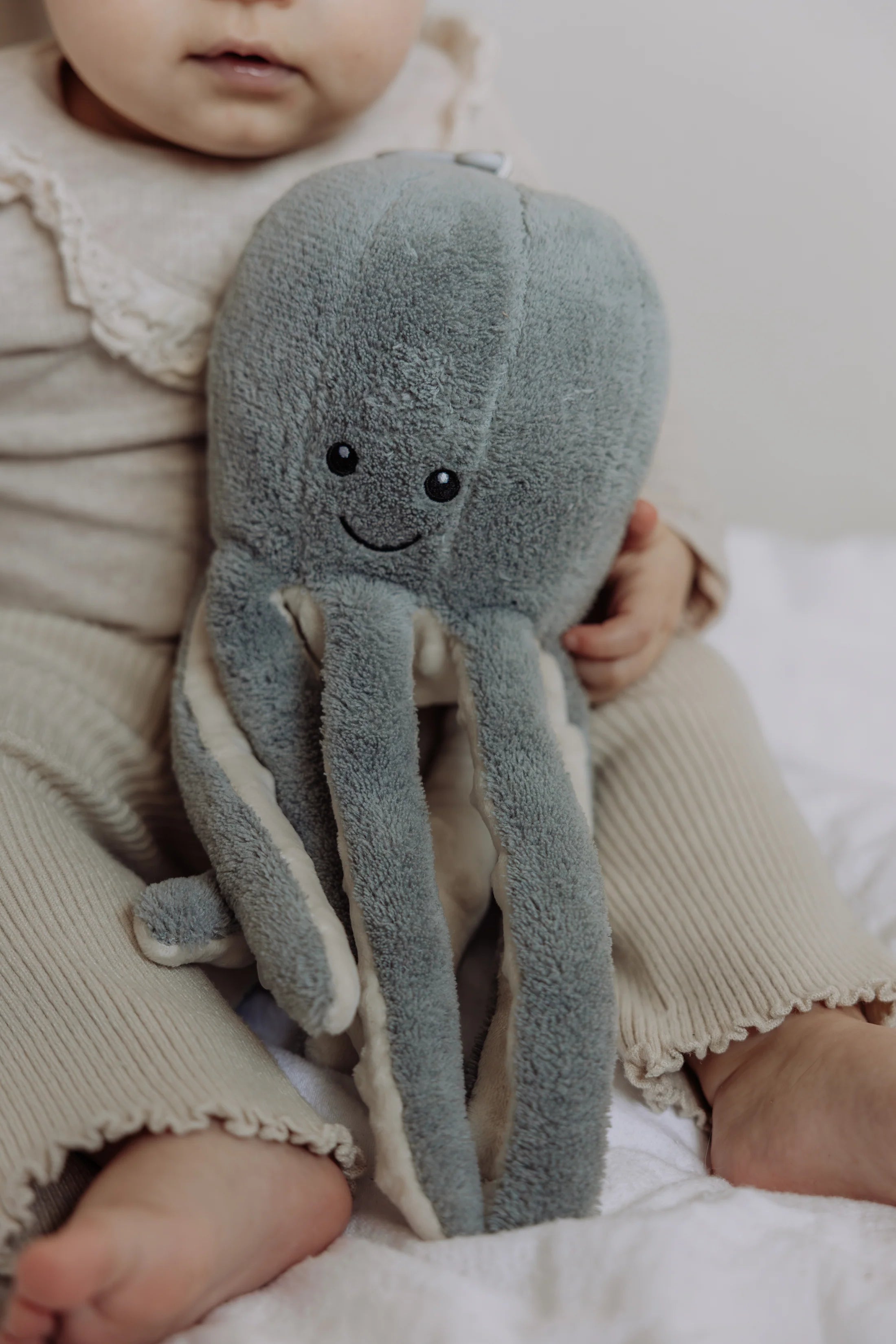 Olly (Sea grey) - Rechargeable Heartbeat Comforter