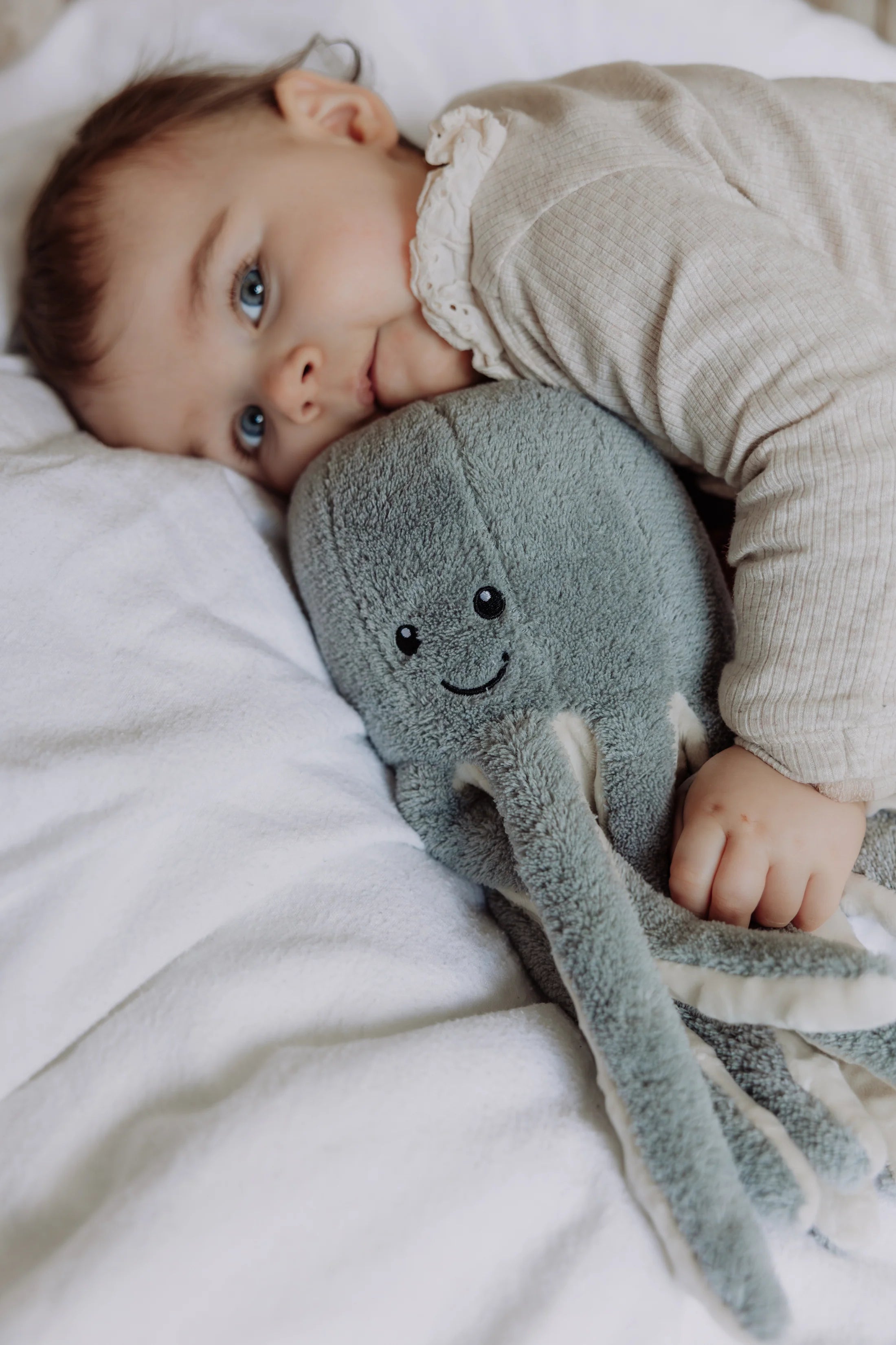 Olly (Sea grey) - Rechargeable Heartbeat Comforter