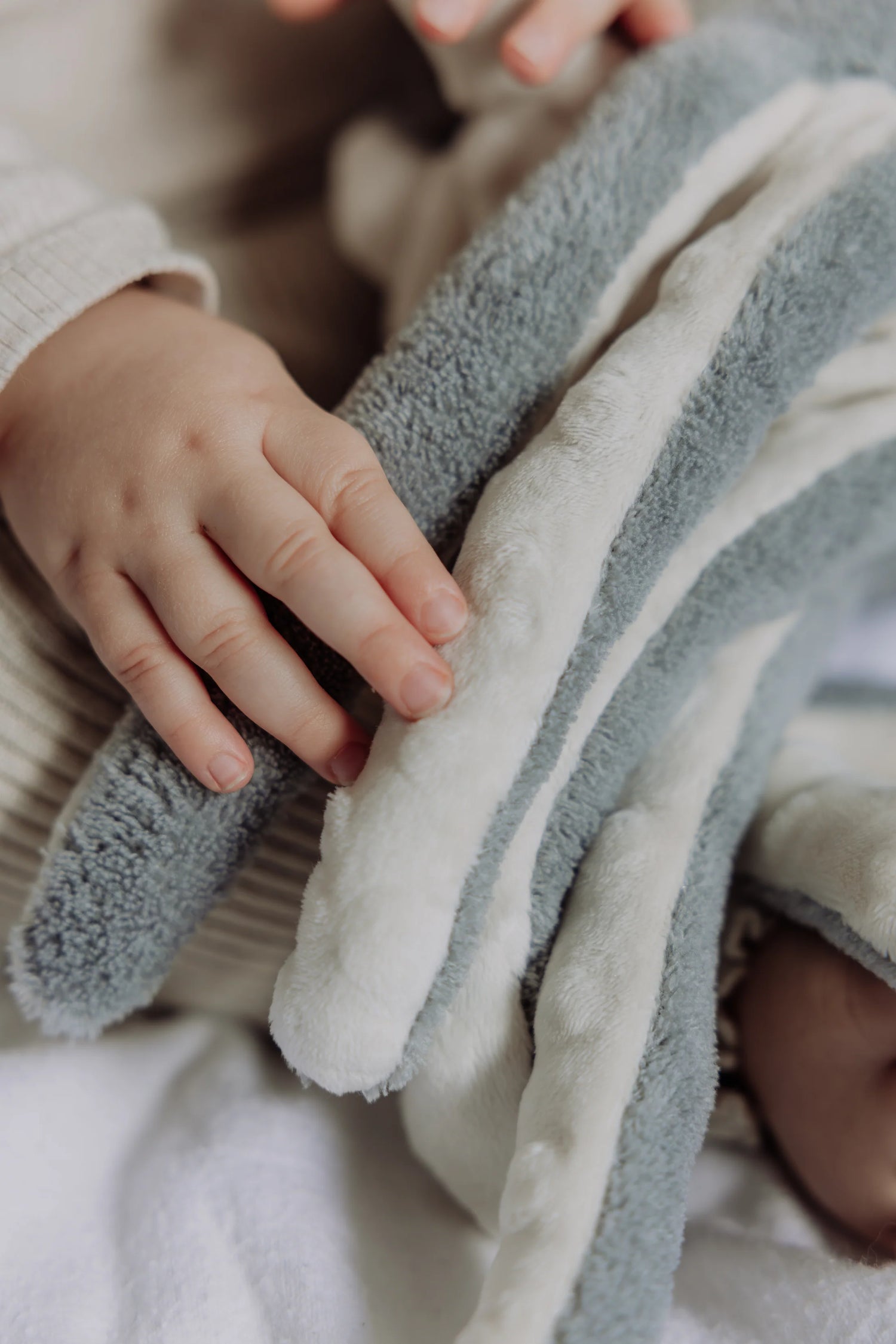 Olly (Sea grey) - Rechargeable Heartbeat Comforter