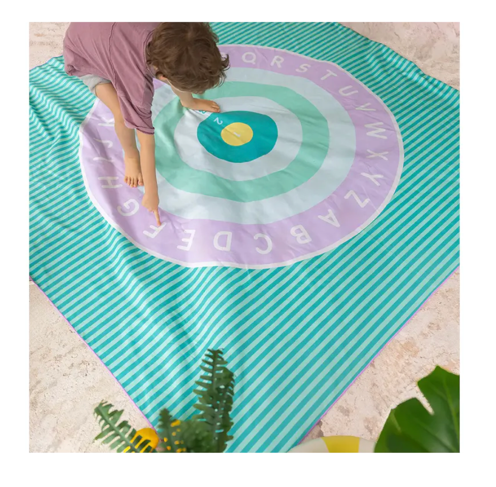 Quut - extra large handdoek 180 x 180 - Doelwit + alfabet