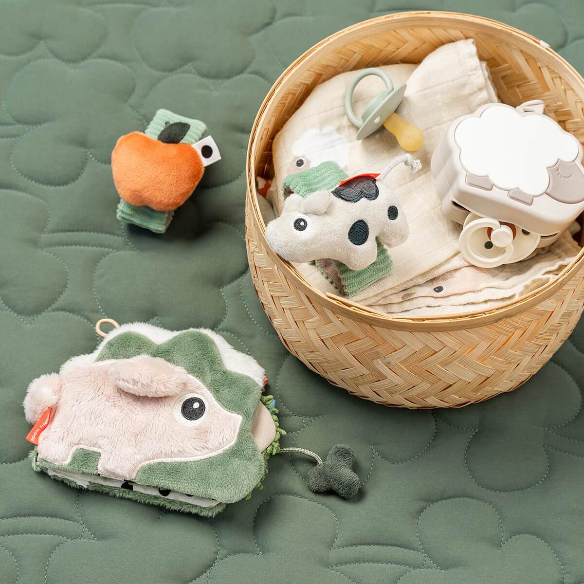 sensory baby book - tiny farm - colour mix