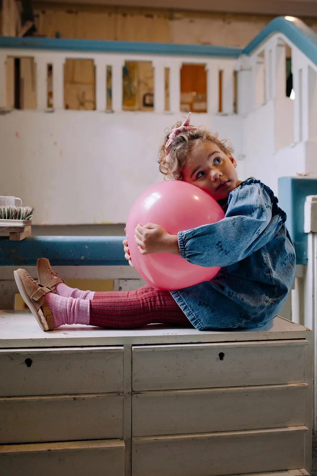 Panty met kleurblokken in rood en roze