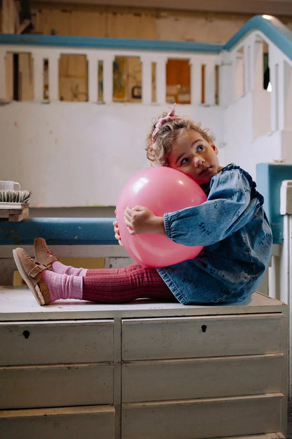 Panty met kleurblokken in rood en roze